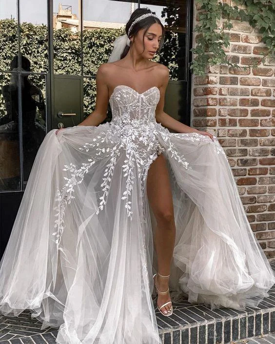 Strapless Split Lace A Line Wedding Dresses Sweep Train Lace-up Back Tulle Beach Bridal Gown Wedding Dress Long