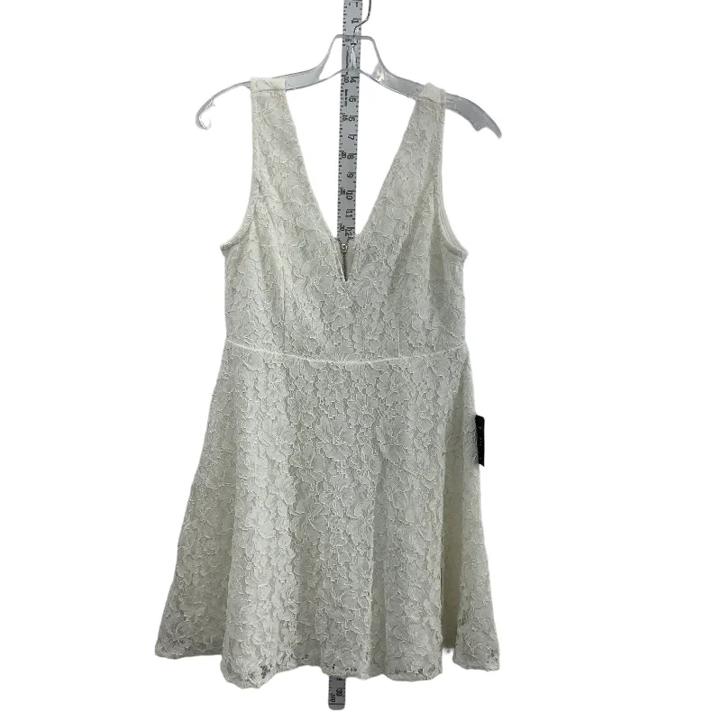 Lulu's White Women's Chantilly Lace Skater Fit & Flare Dress M - New With Tags Lace Dress Appeal